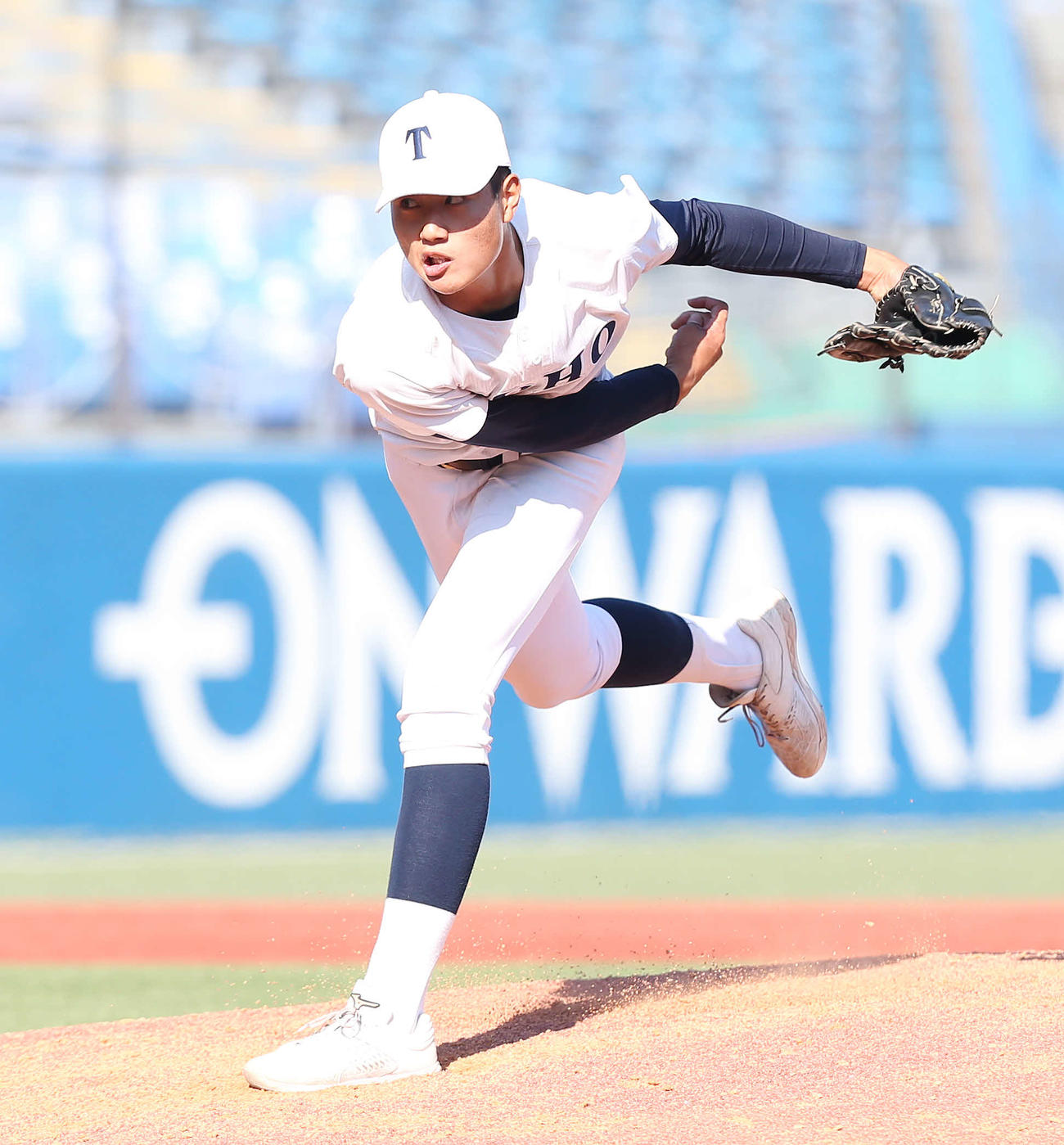 大阪桐蔭対東邦　力投する東邦2番手の山北（撮影・宮地輝）