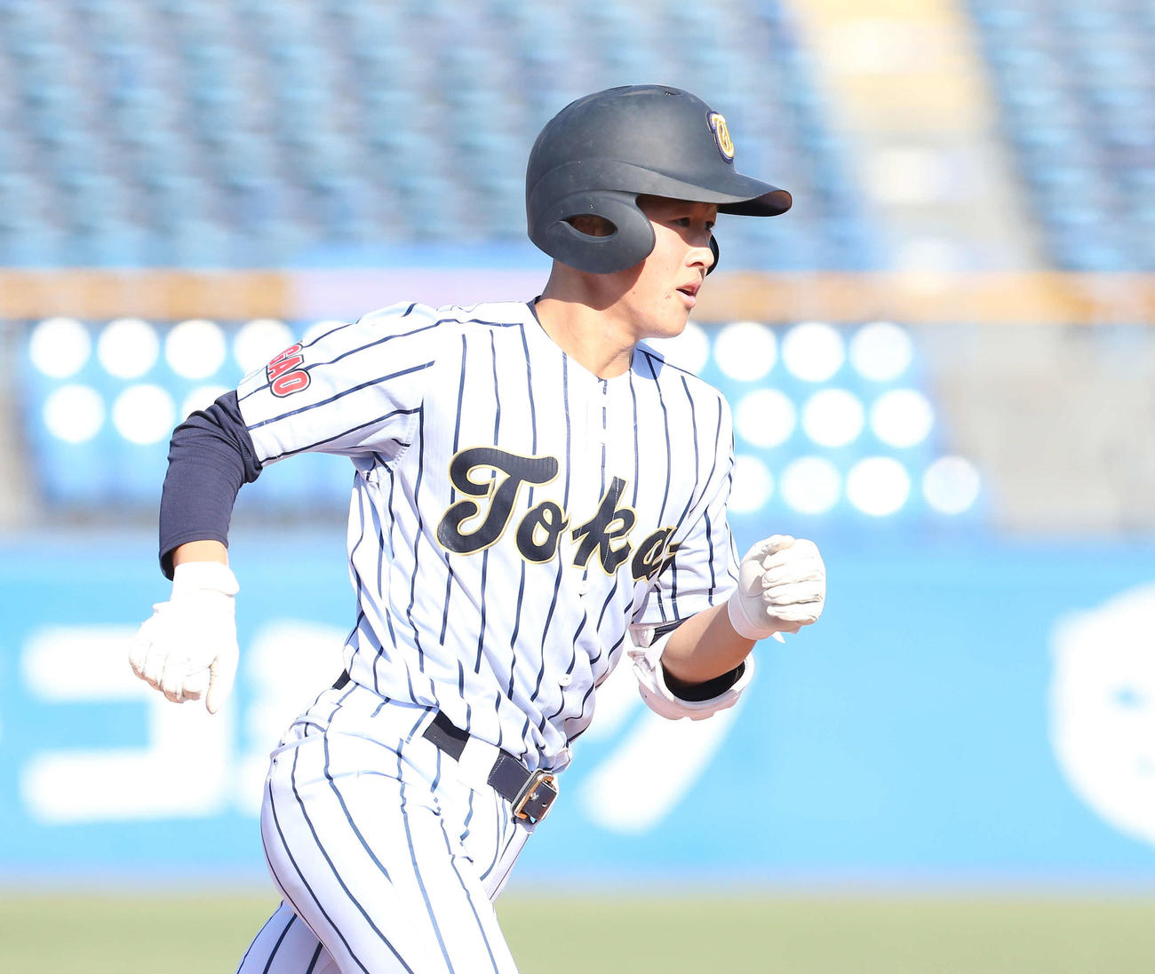 東海大菅生対広陵　6回表東海大菅生2死一塁、2点本塁打を放った北島（撮影・宮地輝）