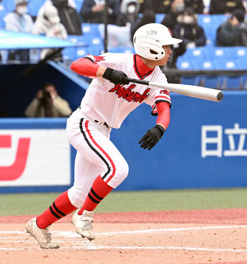 英明対北陸　3回裏北陸無死、水野は三塁打を放つ（撮影・滝沢徹郎）