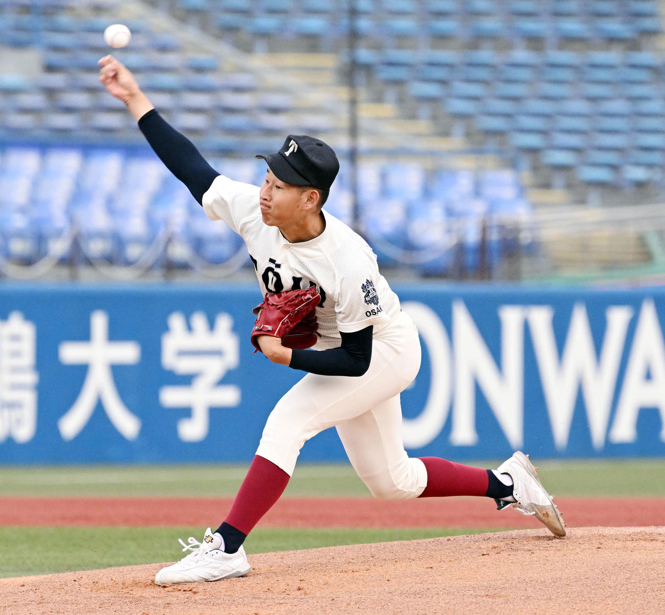 クラーク対大阪桐蔭　大阪桐蔭先発の南（撮影・滝沢徹郎）