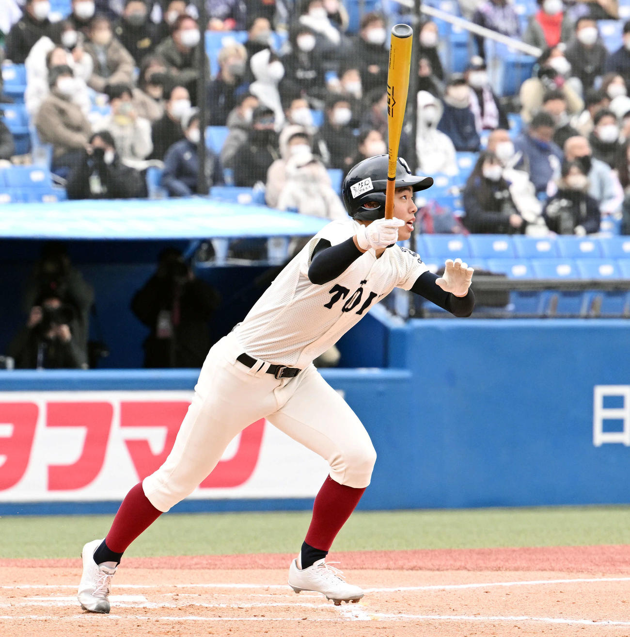 クラーク対大阪桐蔭　6回裏大阪桐蔭2死、境はサヨナラの右越えソロ本塁打を放つ（撮影・滝沢徹郎）
