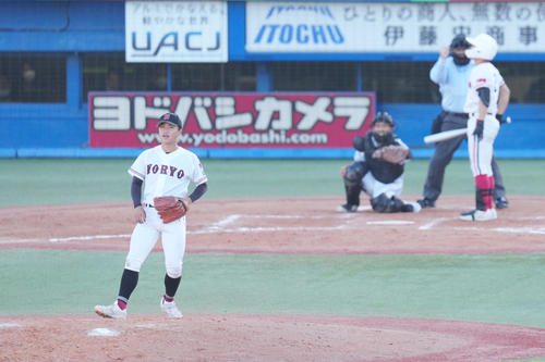 北陸対広陵　7回表北陸2死満塁、ピンチの場面で平田を見逃しの三振に仕留める高尾（撮影・菅敏）