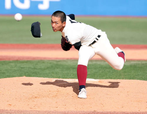 大阪桐蔭対広陵　6回裏広陵の攻撃から登板した前田（撮影・浅見桂子）
