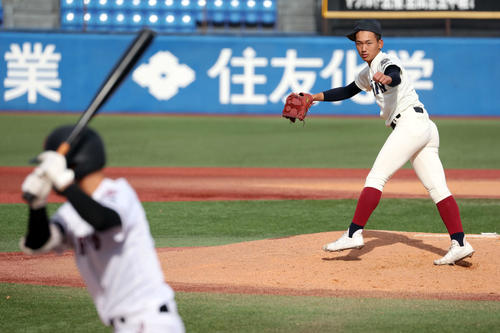 大阪桐蔭対広陵　7回裏広陵1死、中尾を見逃し三振に仕留める前田悠伍（撮影・浅見桂子）