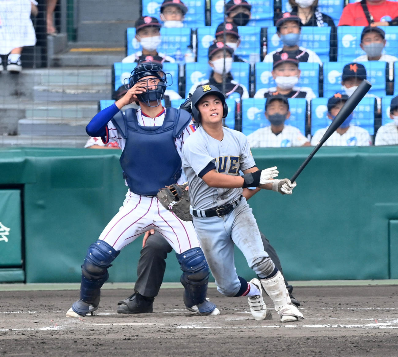 夏の甲子園決勝、下関国際戦で岩崎は左越え満塁本塁打を放つ仙台育英・岩崎生弥（2022年8月22日撮影）