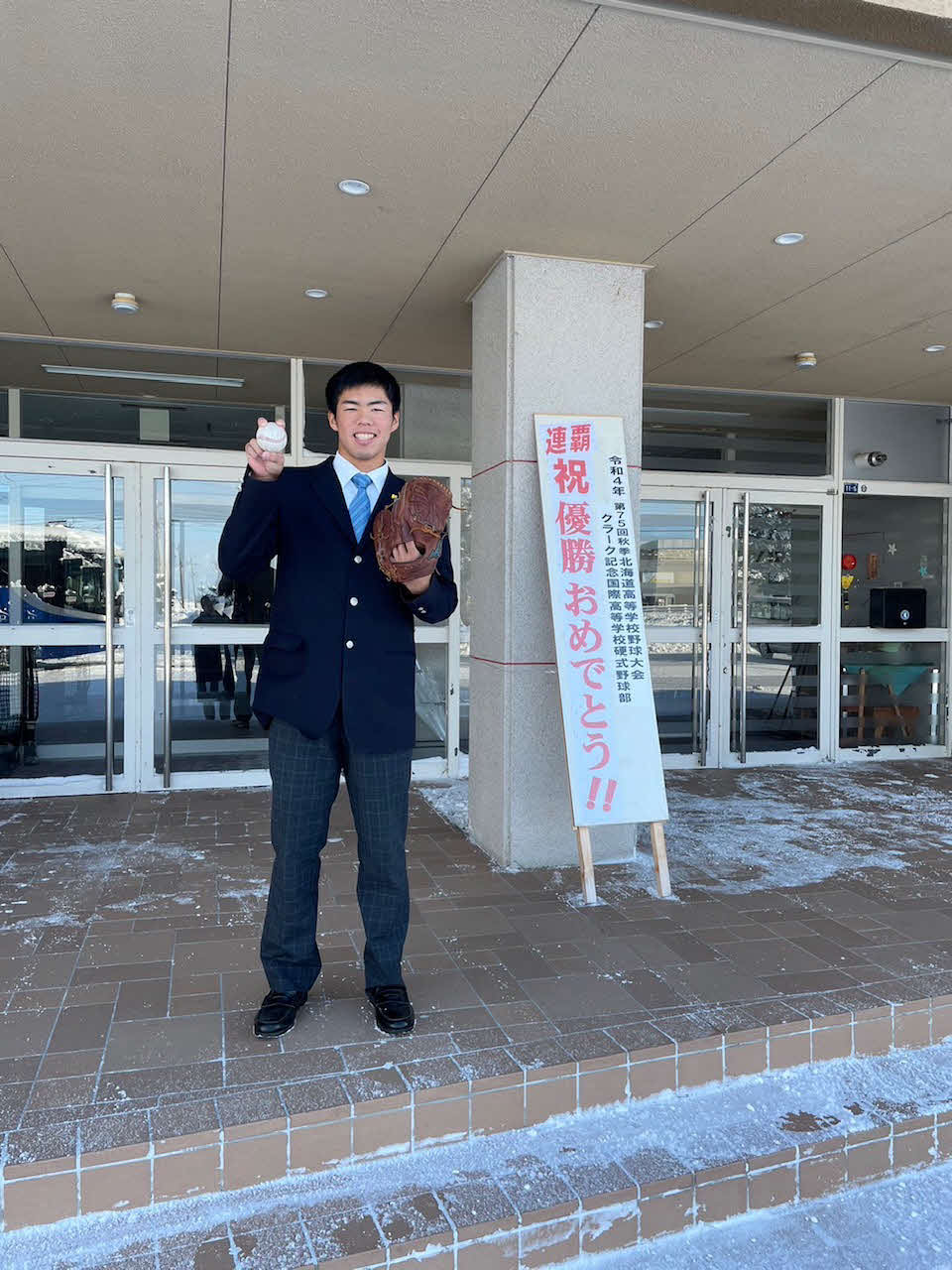 亜大に合格したクラーク・辻田（クラーク提供）