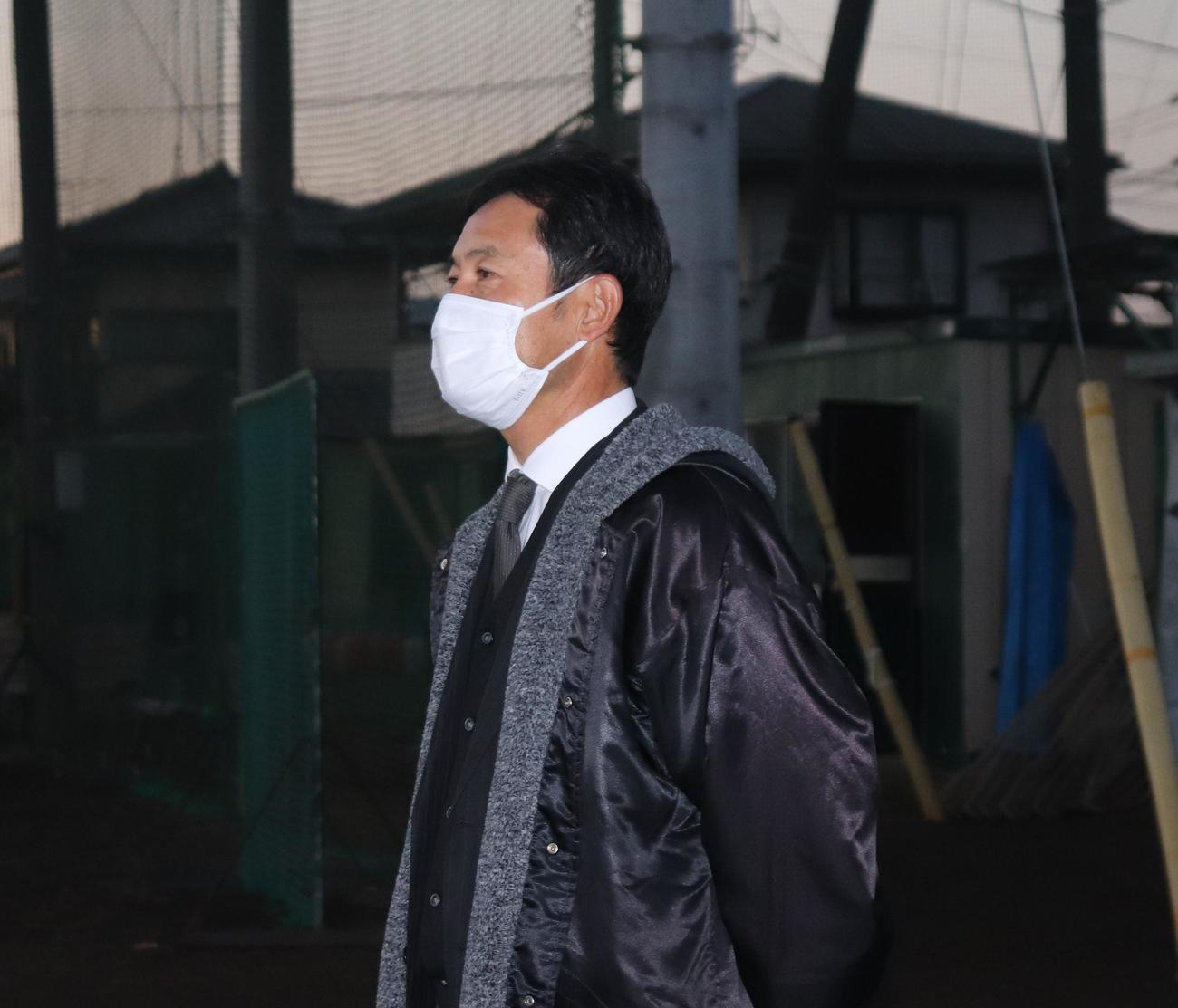 野球部員に話をする石橋・福田監督（撮影・星夏穂）