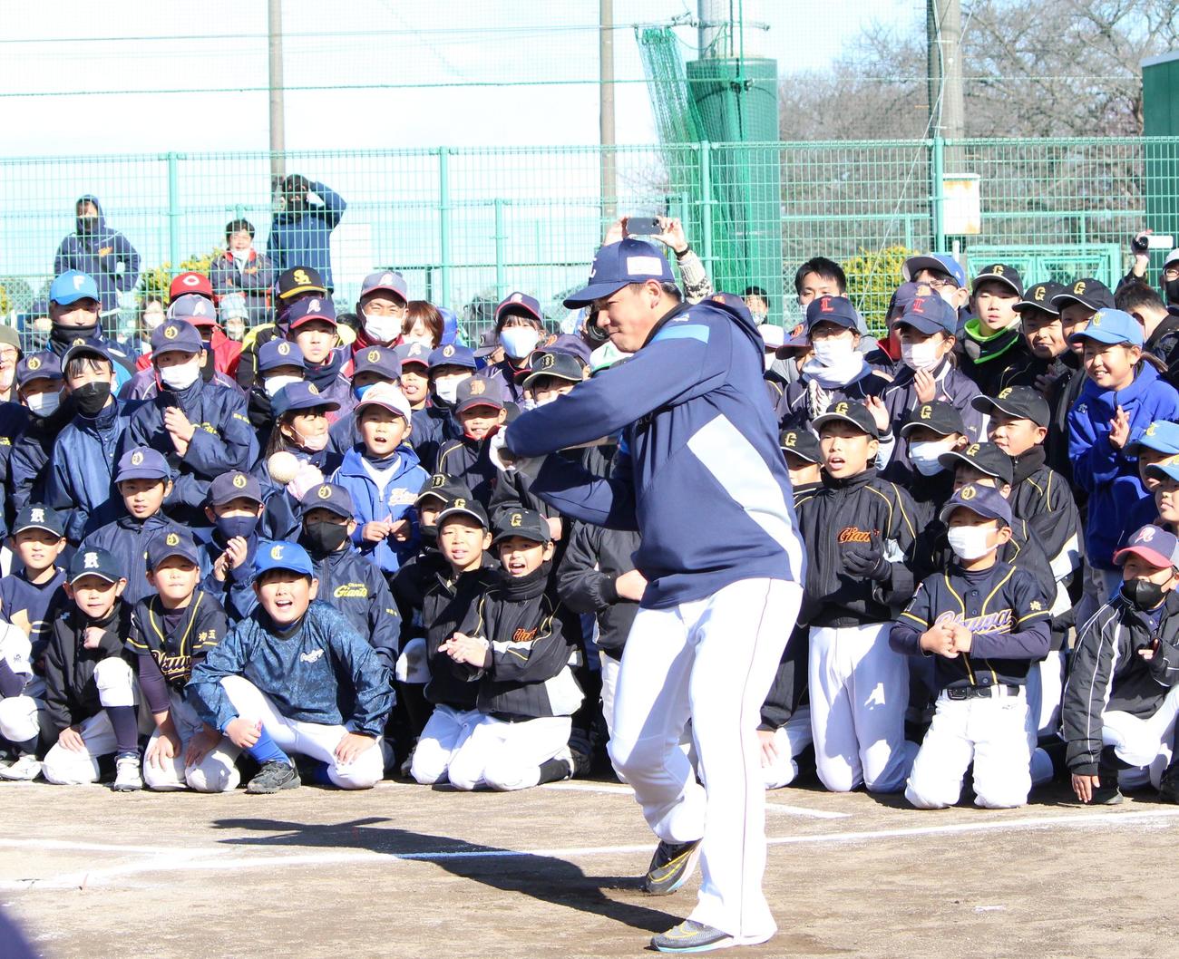 フリー打撃で柵越えを披露した西武愛斗（撮影・保坂恭子）