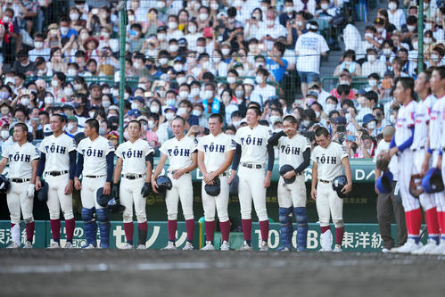 下関国際対大阪桐蔭　下関国際に敗れ悔し涙を流す大阪桐蔭ナイン（2022年8月18日撮影）