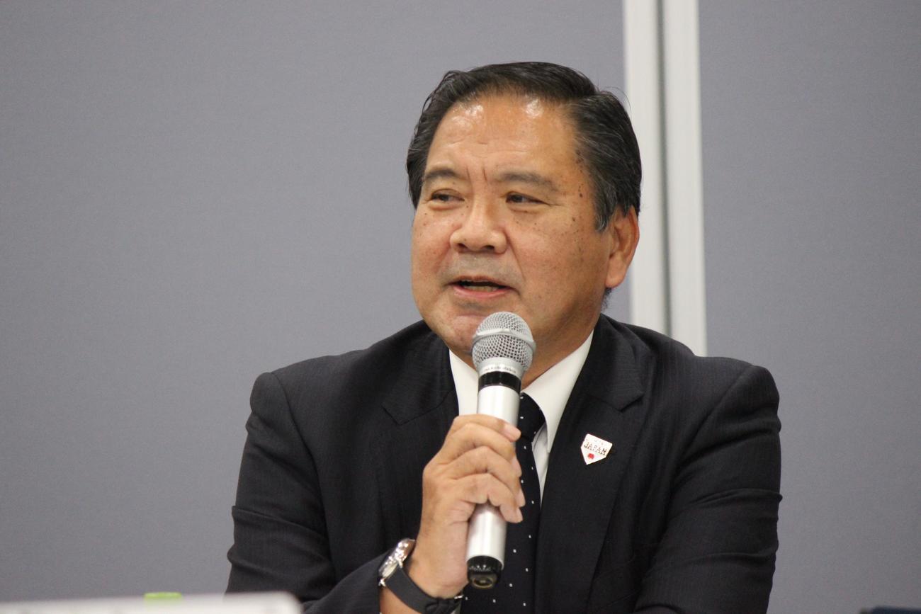 1年間の総括会見を行う日本高野連・宝会長＝2022年12月2日（撮影・柏原誠）