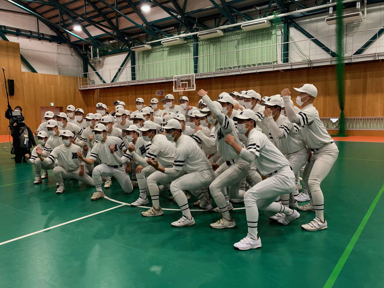 初の甲子園出場が決定し、喜ぶ彦根総合ナイン