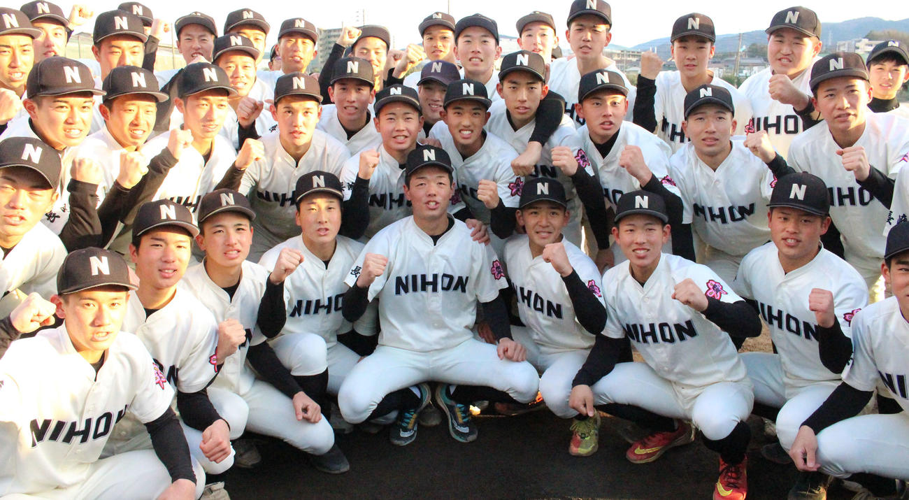 センバツ出場を決めて、歓喜する長崎日大の選手たち（撮影・菊川光一）