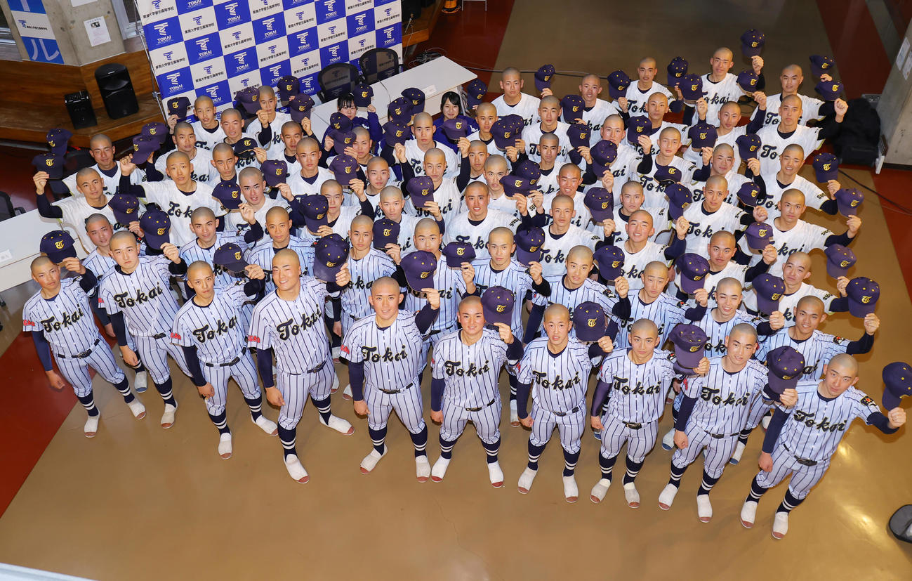 センバツ出場が決まった東海大菅生の選手たち（撮影・野上伸悟）