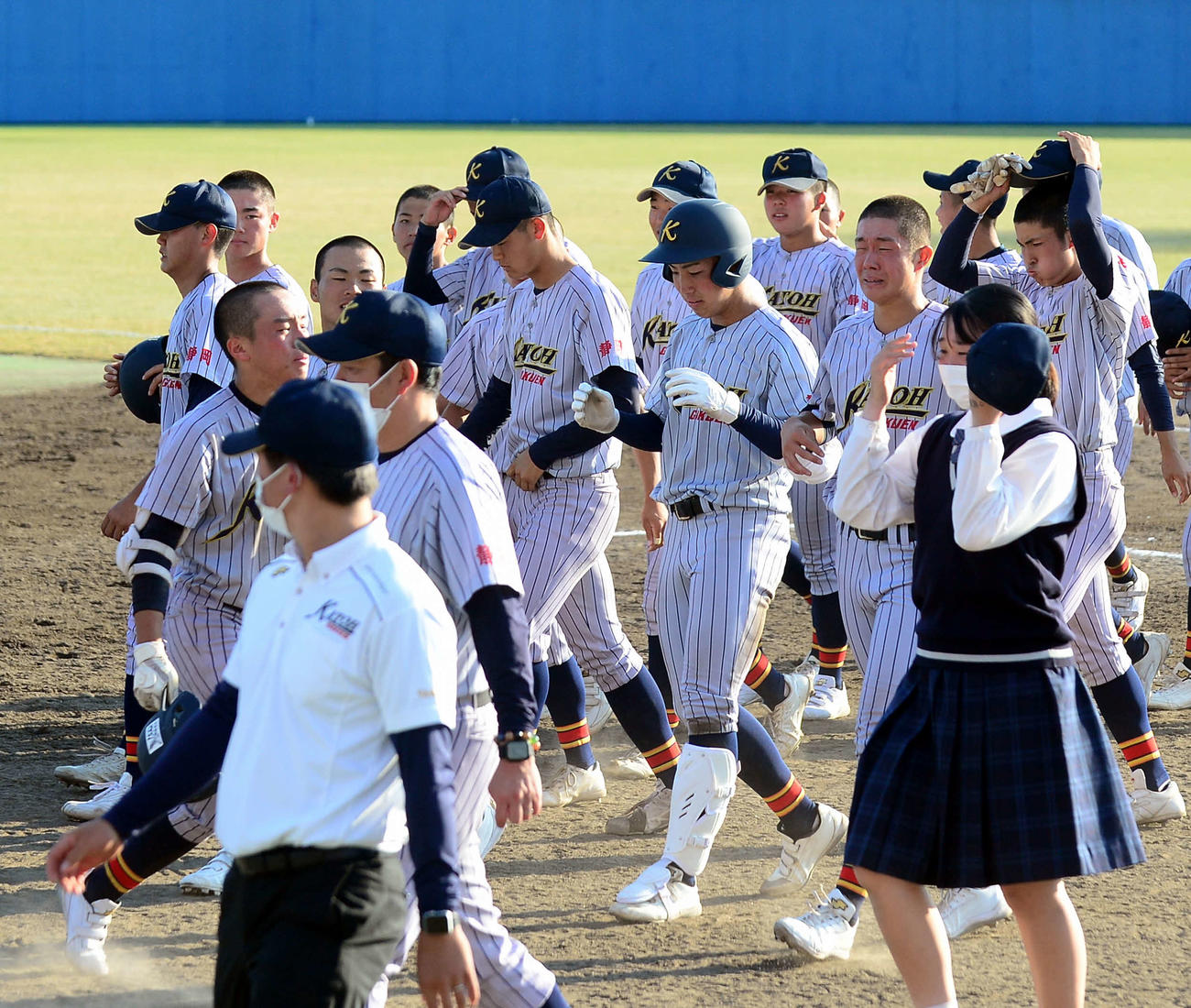 東海大会準決勝で敗れた加藤学園ナイン（2022年10月29日撮影）