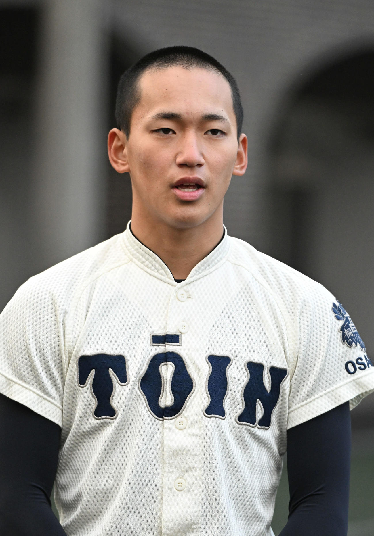 インタビューに答える大阪桐蔭前田悠伍（撮影・石井愛子）