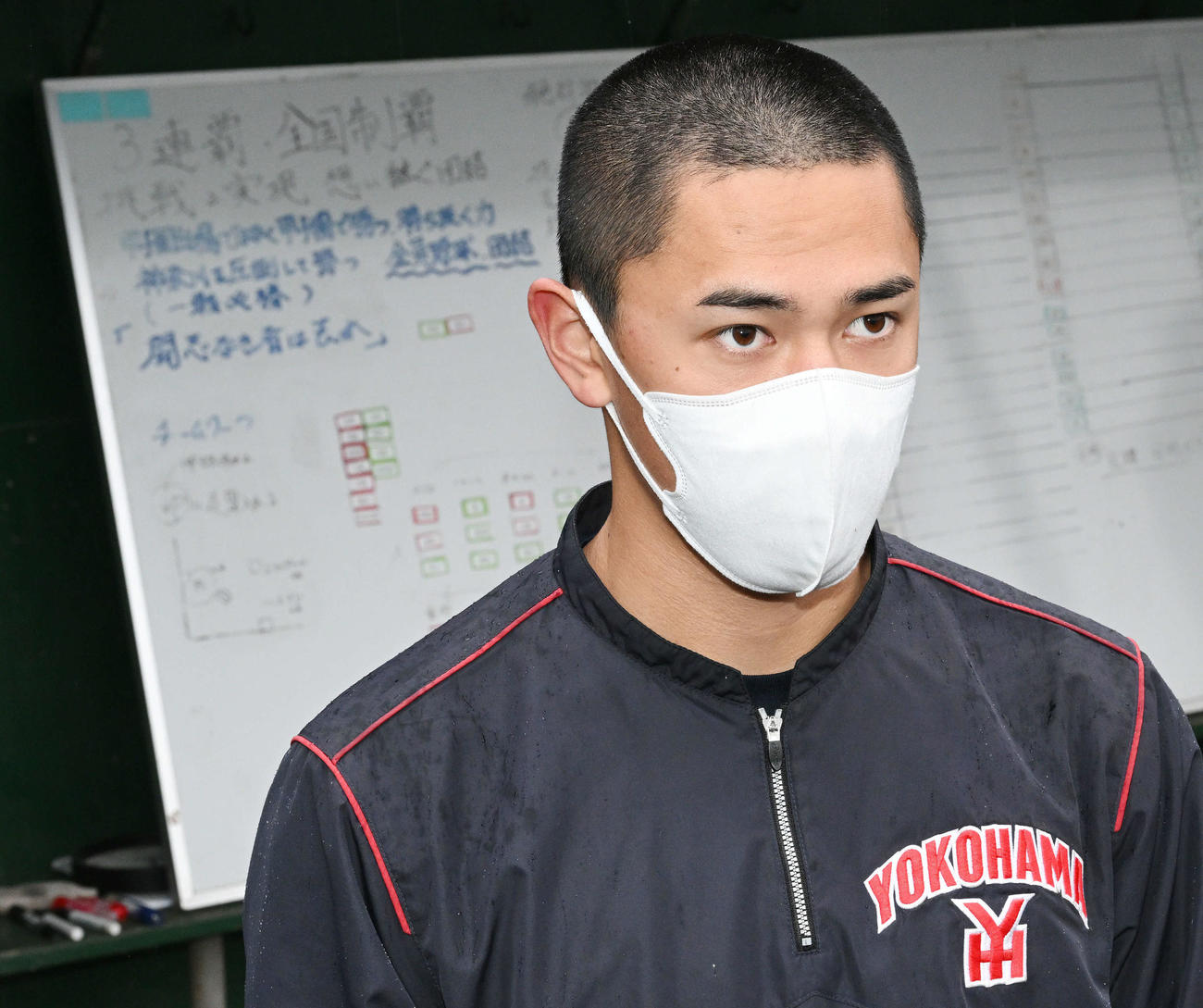 センバツ落選となり取材に応じる横浜・杉山（撮影・滝沢徹郎）