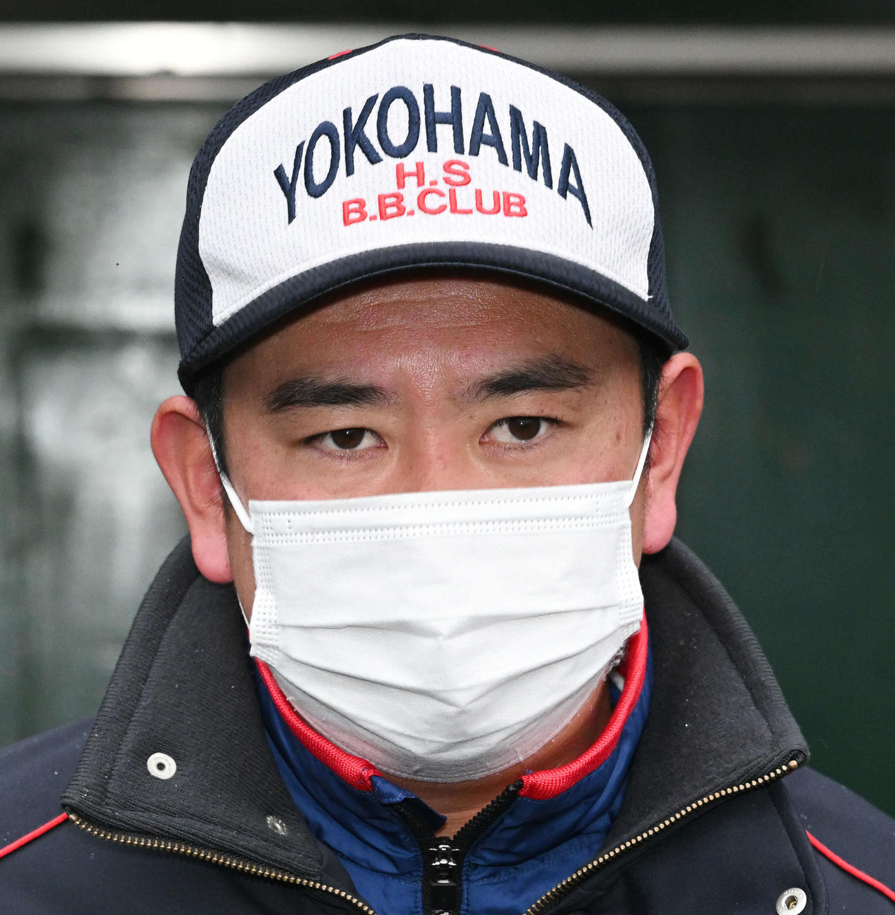 センバツ落選となり取材に応じる横浜・村田監督（撮影・滝沢徹郎）