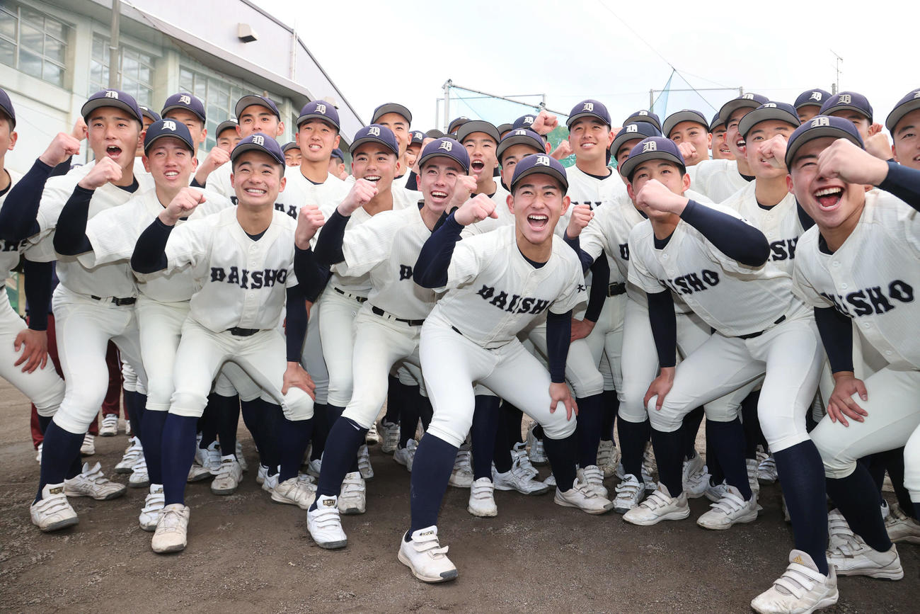 甲子園出場が決まり歓喜の表情を浮かべる大分商ナイン（撮影・梅根麻紀）