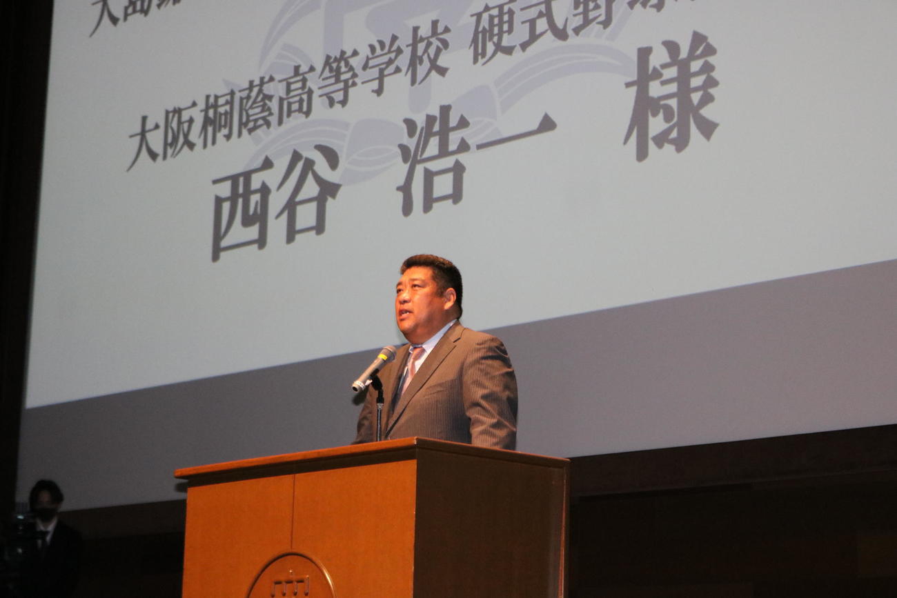 大阪桐蔭の西谷浩一監督は母校関大の「関西大学体育振興大島謙吉スポーツ文化賞」を受賞して、講演会を行う（撮影・林亮佑）