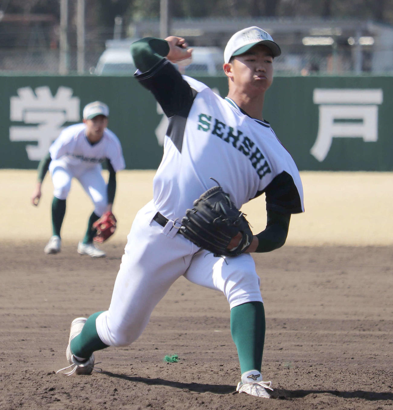 練習試合の8回から登板し好投する専大松戸・平野（撮影・保坂淑子）
