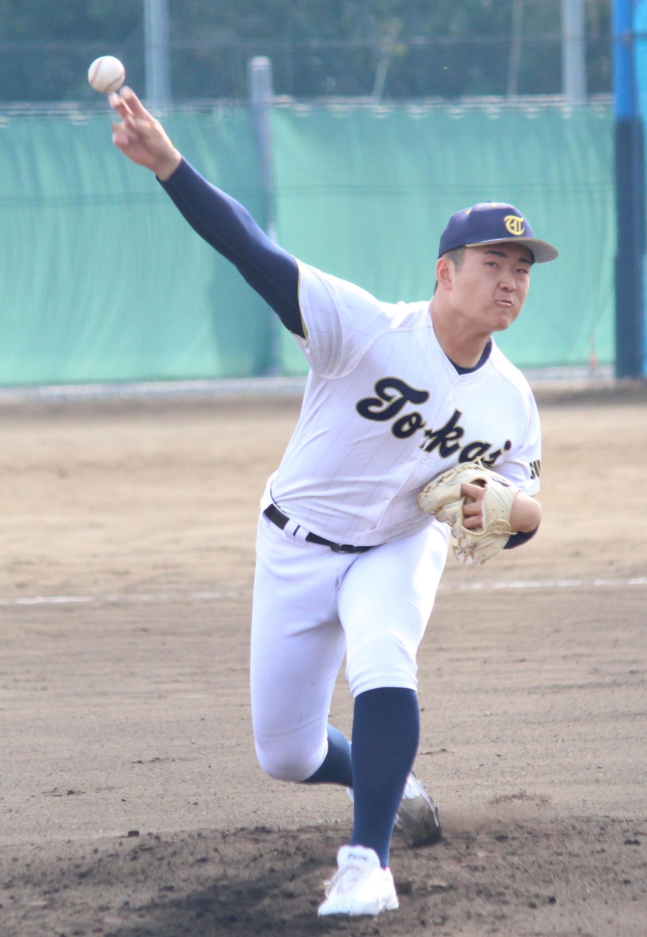 東海大菅生対浦和学院　先発し力投する東海大菅生・日当（撮影・保坂恭子）