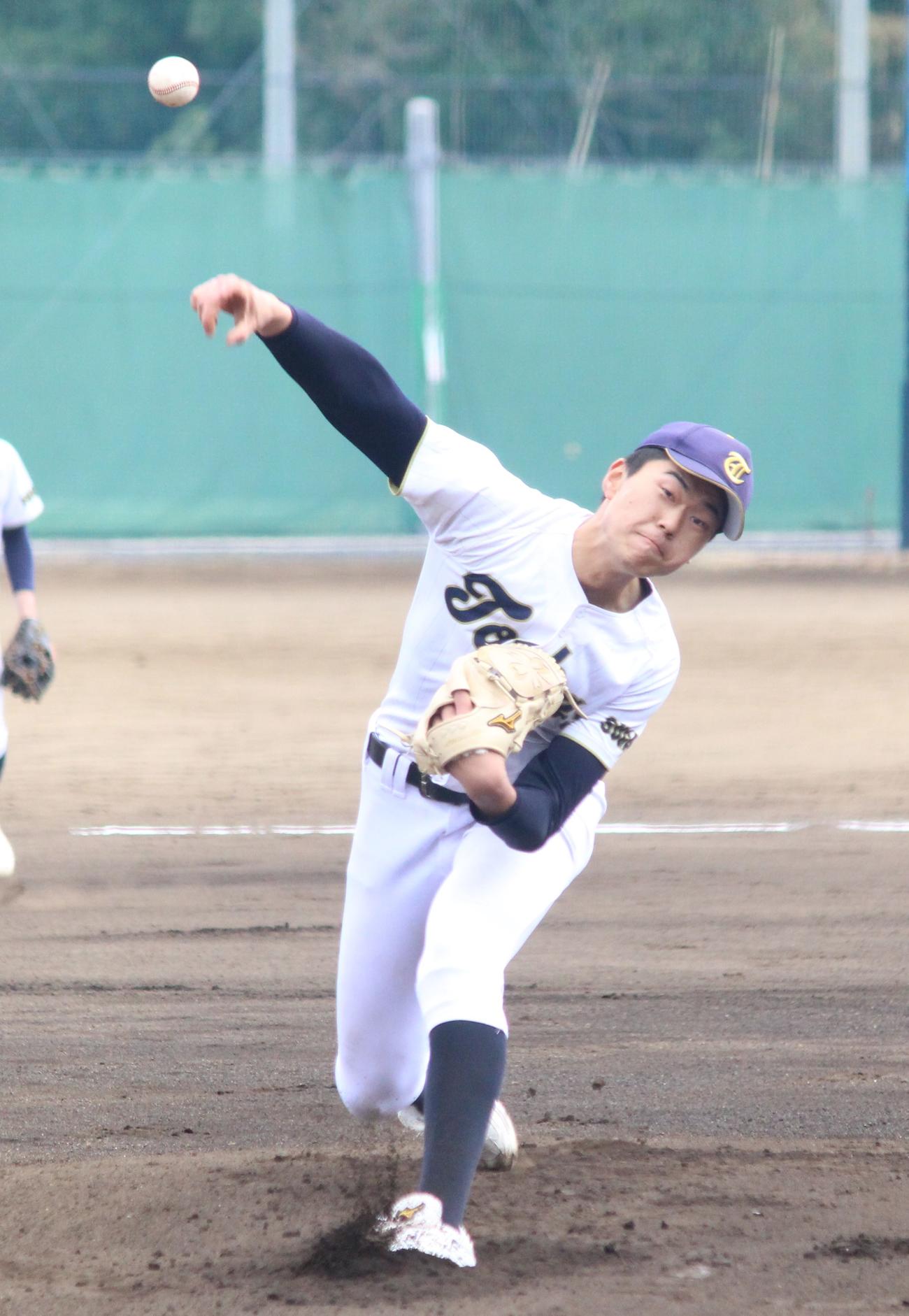 東海大菅生対浦和学院　先発し力投する東海大菅生・宮本（撮影・保坂恭子）
