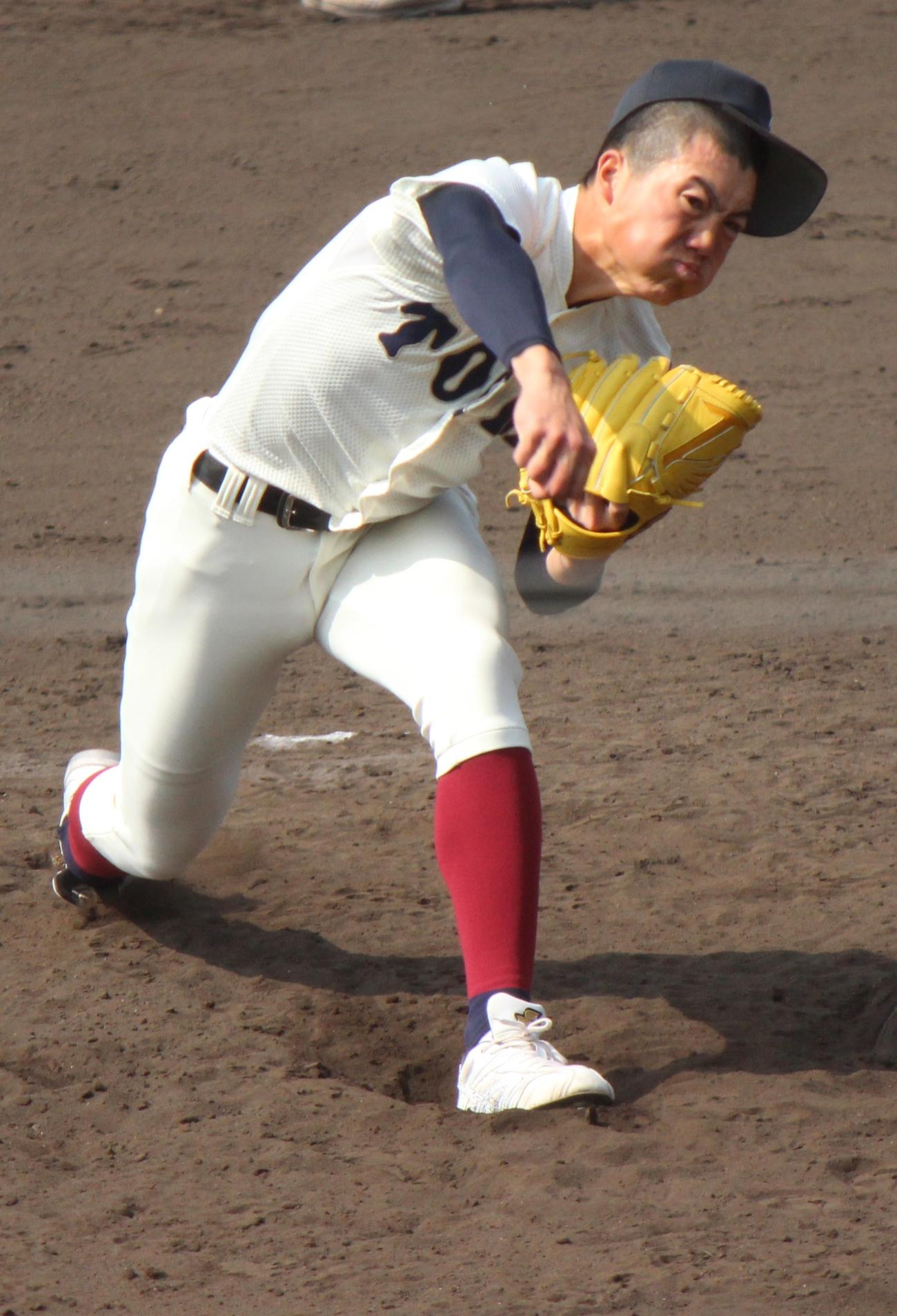 関西学院対大阪桐蔭　2番手で力投する大阪桐蔭・平嶋桂知（撮影・柏原誠）