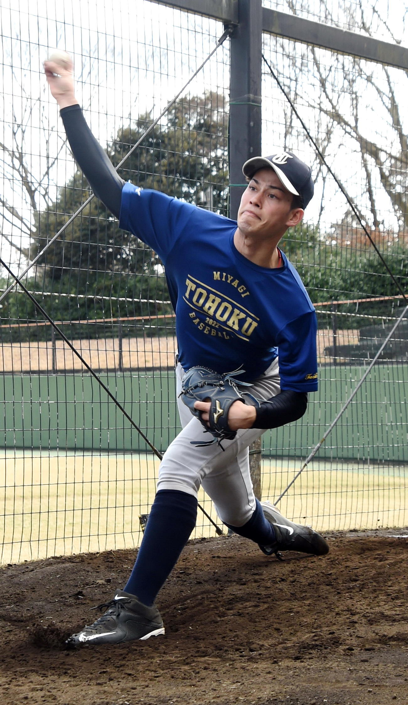 ブルペンで投げ込むハッブス（撮影・山田愛斗）
