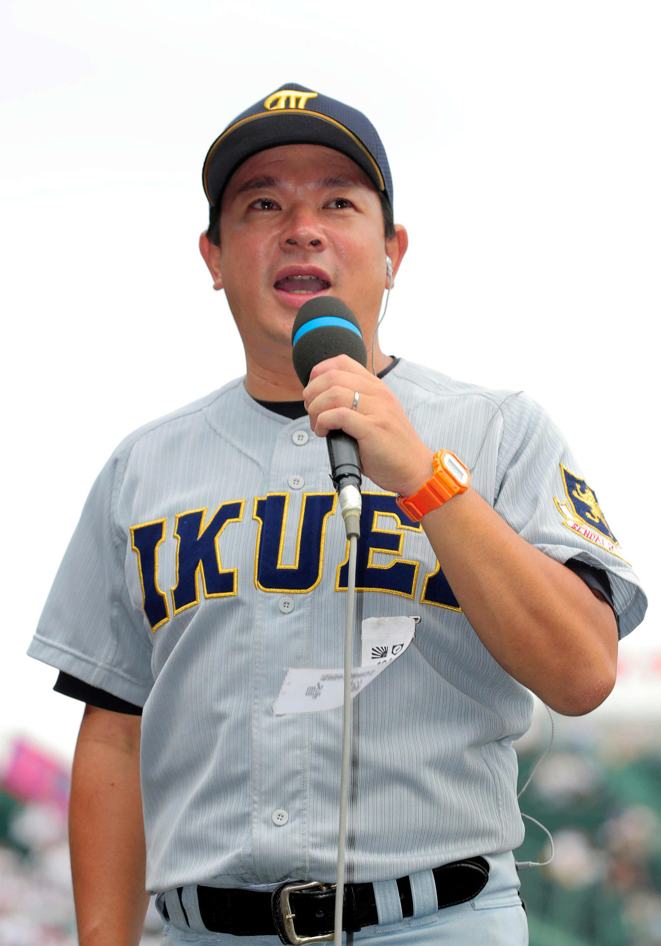 夏の甲子園優勝インタビューに答える仙台育英・須江監督（2022年8月22日撮影）