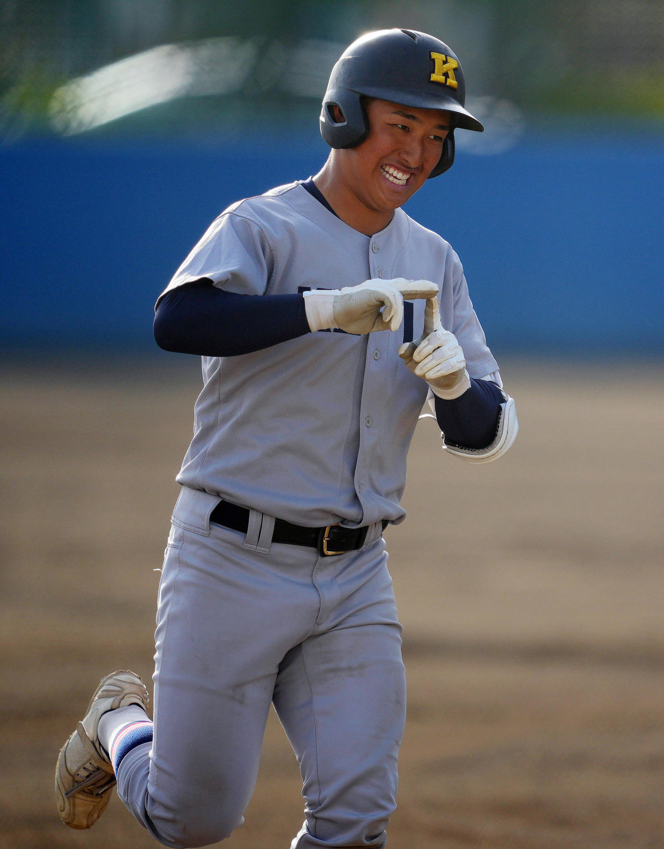 東海大相模との練習試合でソロ本塁打を放ちポーズを決める慶応清原（撮影・垰建太）