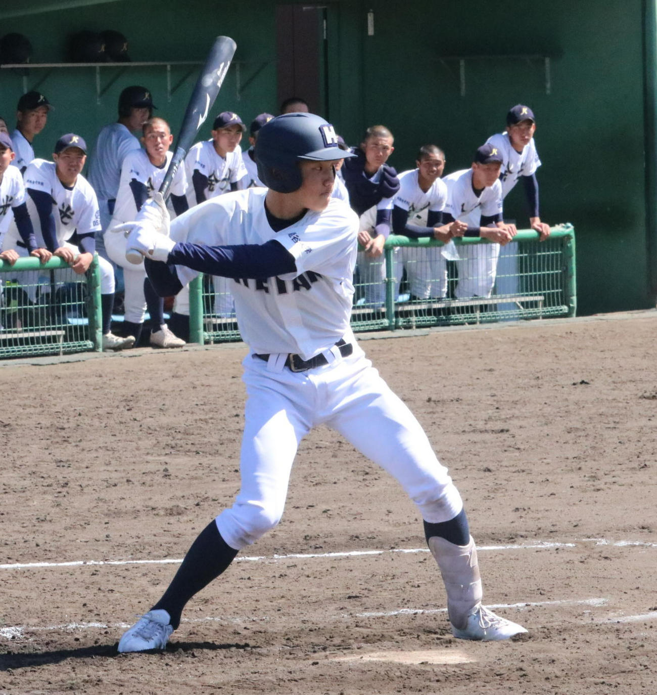 龍谷大平安対金光大阪　8回裏、無死走者なし、龍谷大平安主将の山口翔梧内野手が左越えソロ本塁打を放つ（撮影・林亮佑）