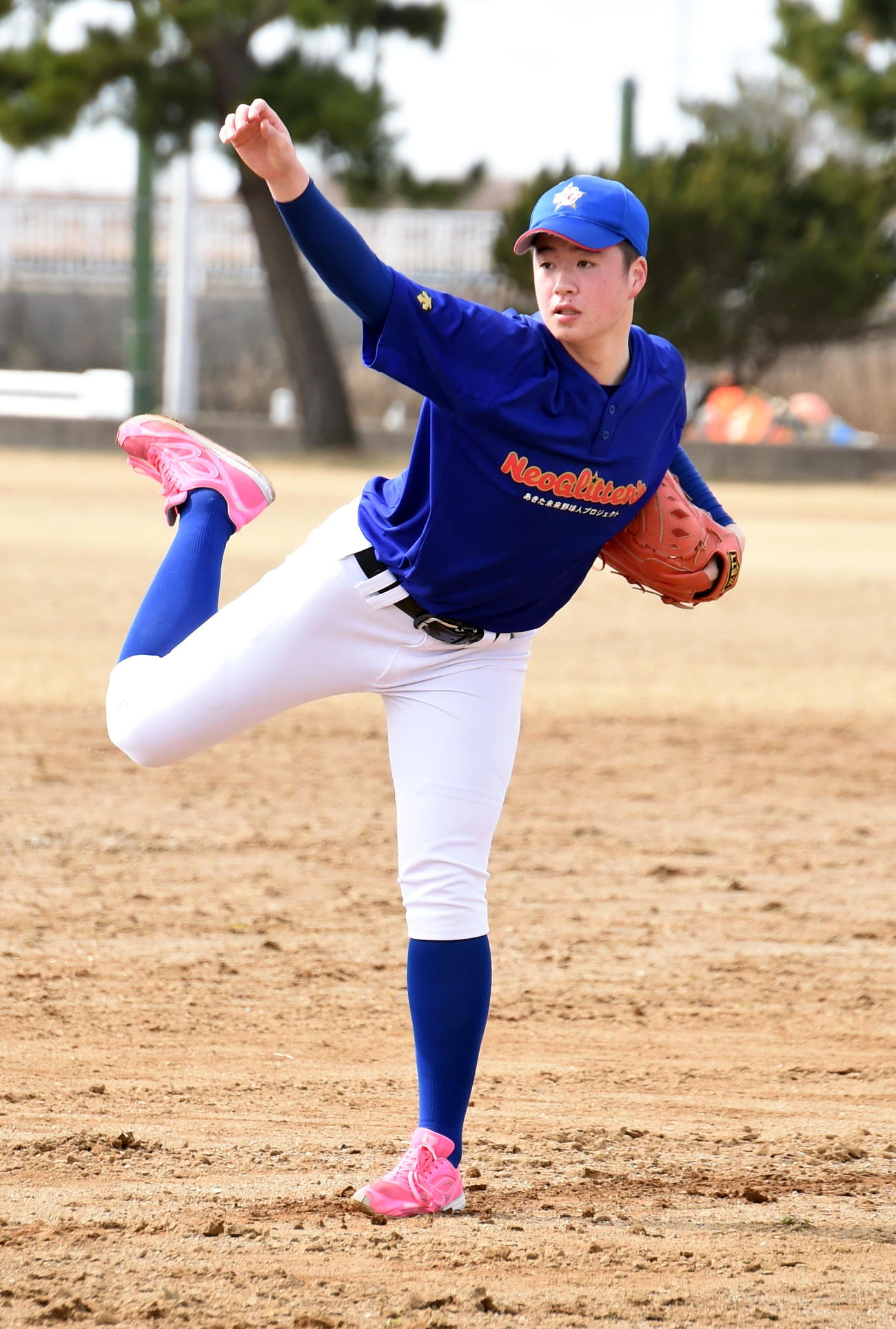 兄輝星をほうふつさせる躍動感あふれるダイナミックなフォームで投げ込む吉田大輝（撮影・山田愛斗）
