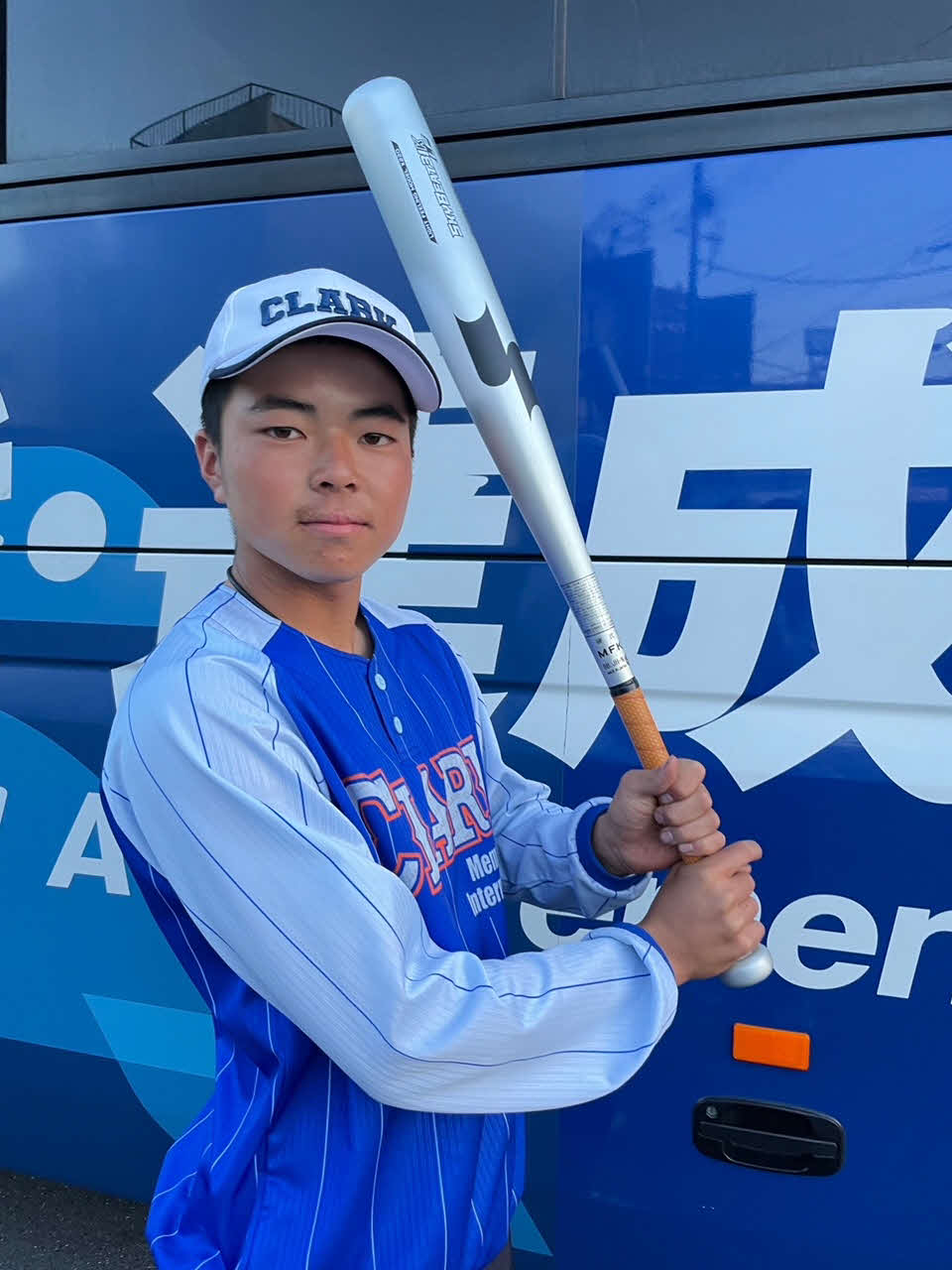 練習試合でサヨナラ打を放ったクラーク・高橋（学校提供）