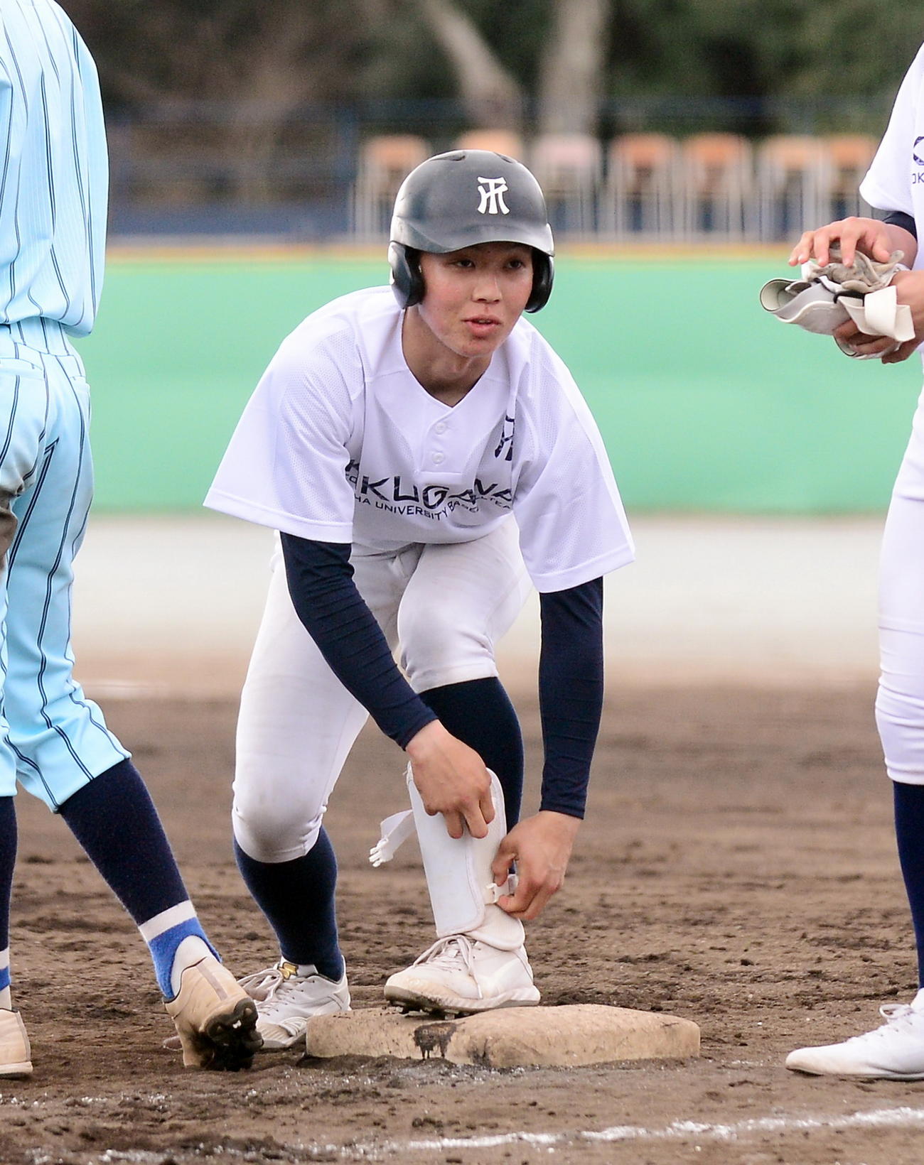 練習試合で安打を放ち、笑顔の常葉大菊川・橋本