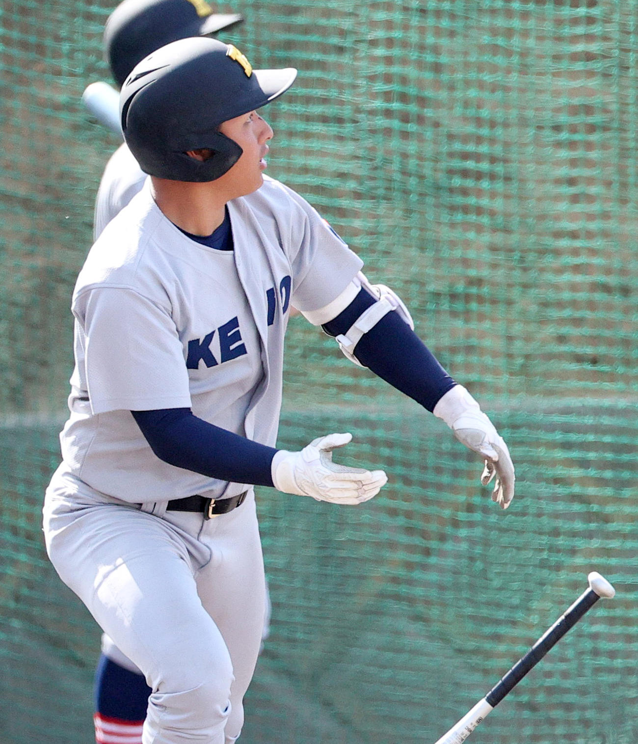 練習試合・明石商対慶応　2回裏慶応無死、清原は左越え本塁打を放つ（撮影・上山淳一）