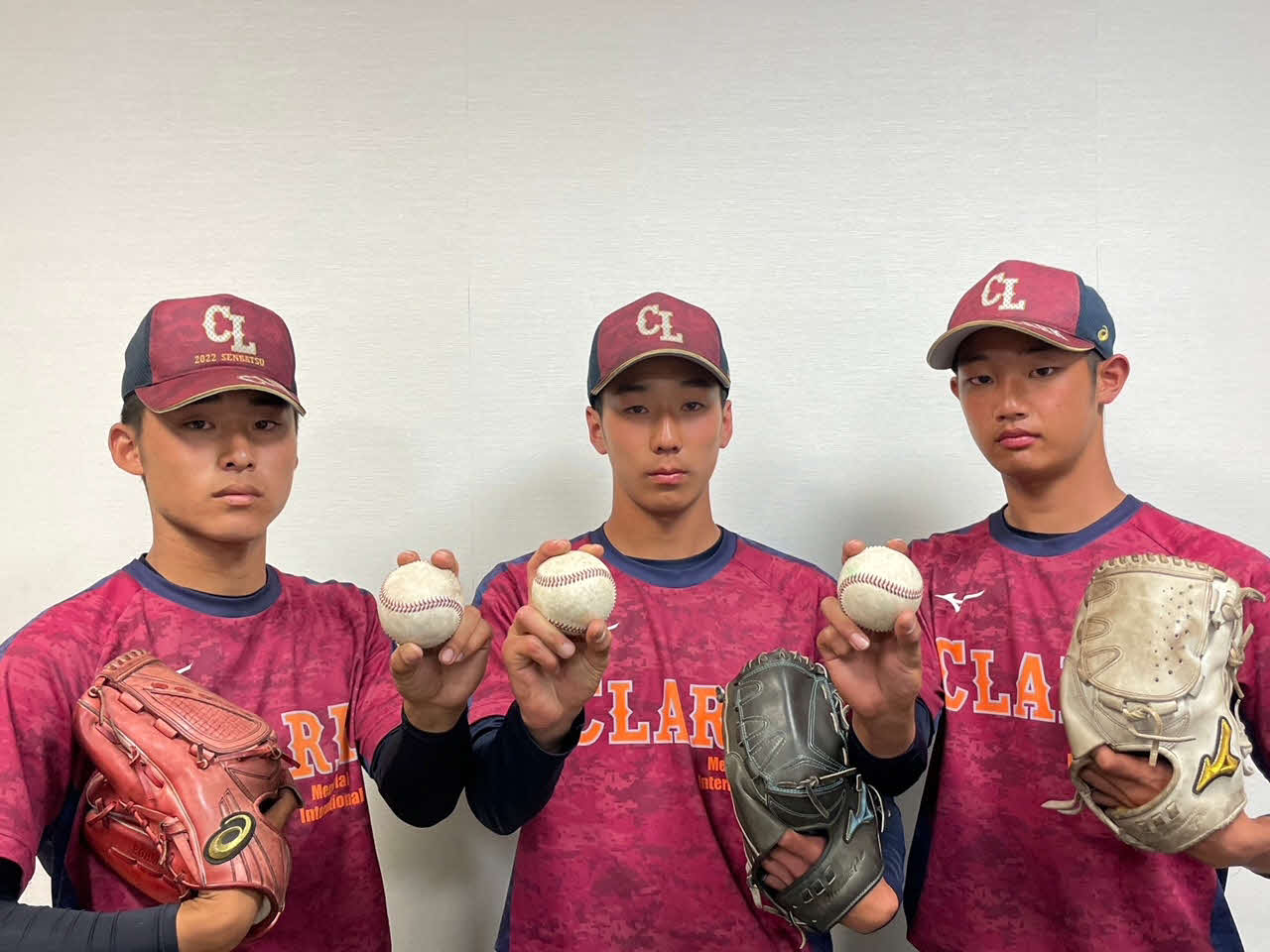 対外試合でアピールしたクラークの2年生投手たち。左から児玉、佐藤蒼、魚津（学校提供）