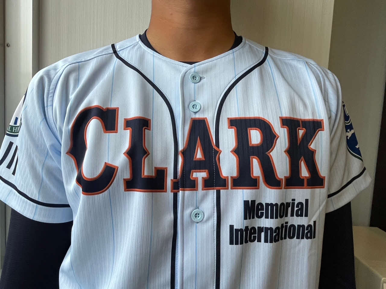 大会に合わせて新調したクラークのユニホーム（学校提供）