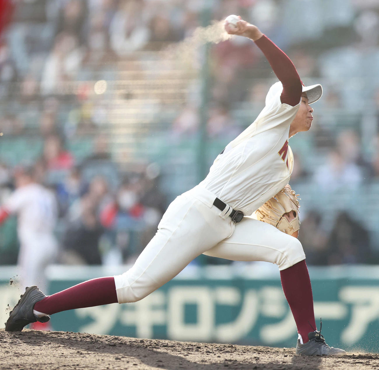 高知対北陸　高知2番手で登板し、力投する平（撮影・宮地輝）