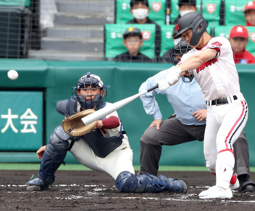 高知対北陸　1回裏北陸2死一、二塁、平田は先制の右前適時打を放つ（撮影・上山淳一）