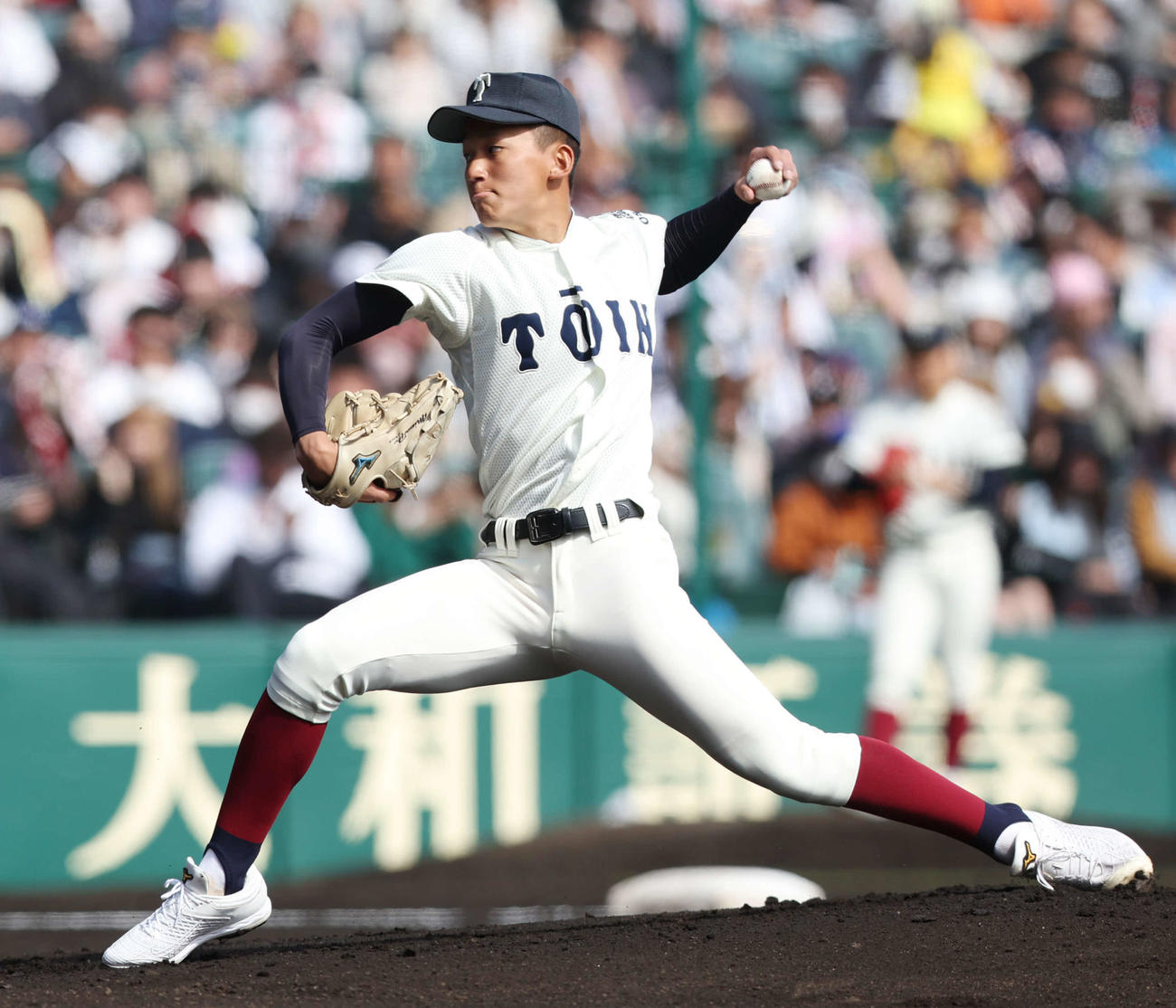 敦賀気比対大阪桐蔭　力投する大阪桐蔭先発の前田（撮影・宮地輝）