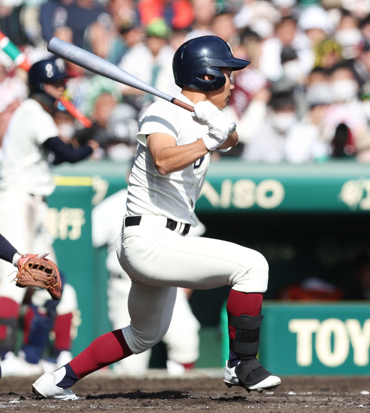 敦賀気比対大阪桐蔭　3回裏大阪桐蔭2死三塁、左適時打を放つ徳丸（撮影・宮地輝）