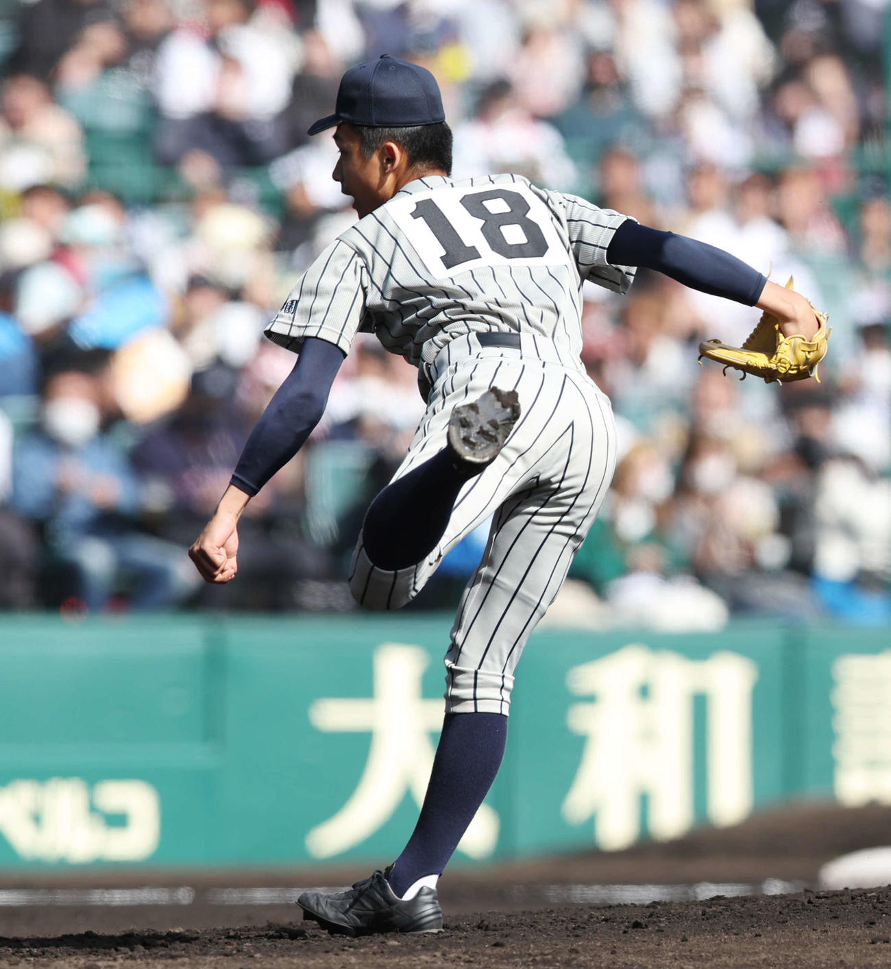背番号「18」をつけ力投する敦賀気比の竹下（撮影・宮地輝）