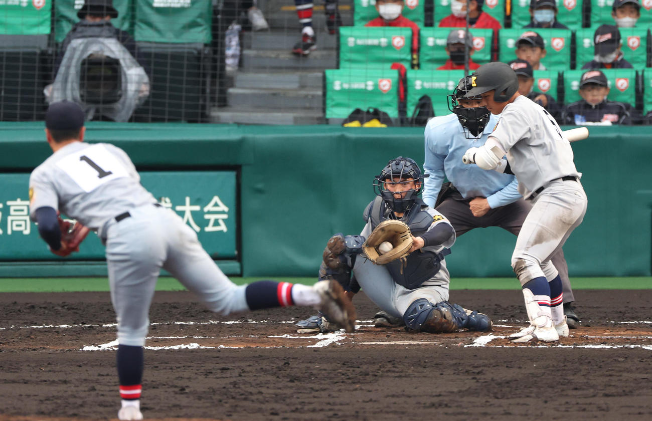 慶応対仙台育英　6回表慶応無死、清原は見逃し三振に終わる（撮影・上山淳一）