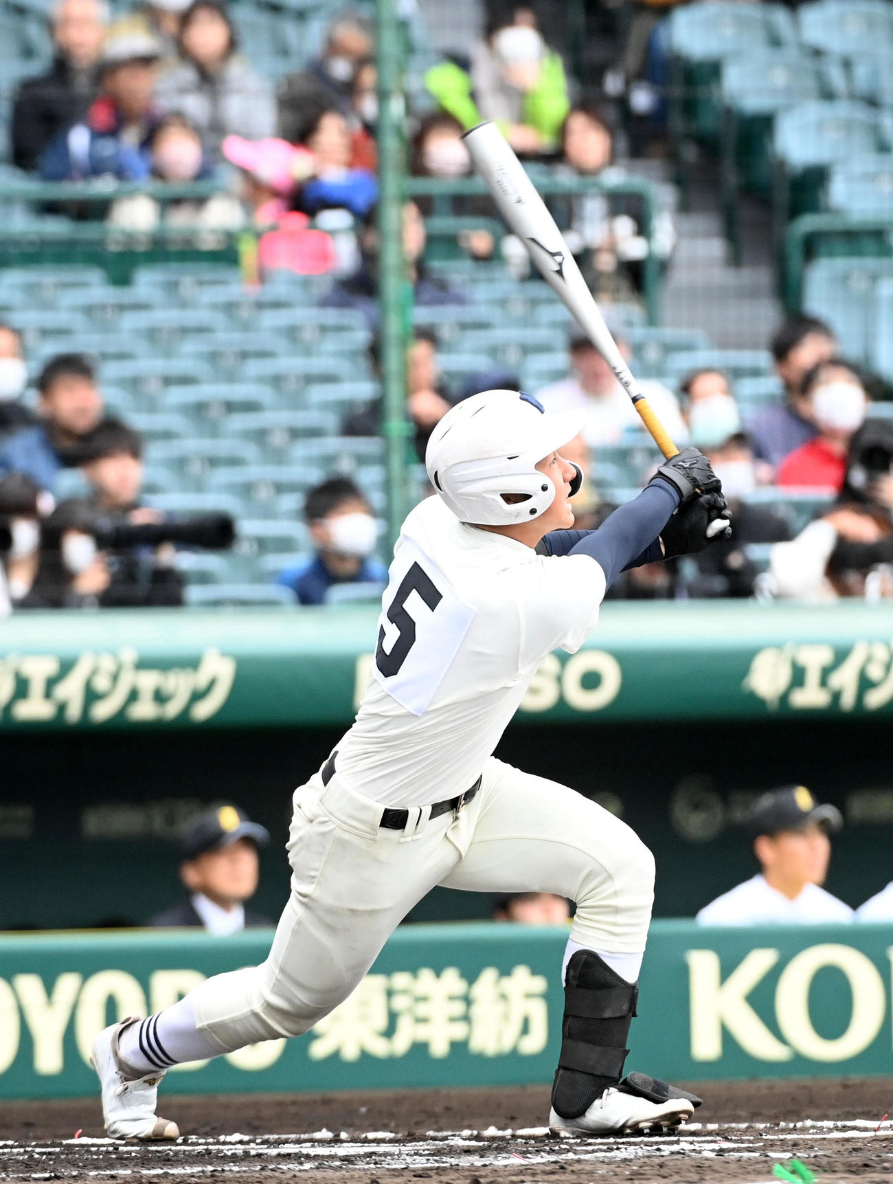 能代松陽対石橋　1回裏能代松陽1死一、三塁、斎藤は先制左犠飛を放つ（撮影・前岡正明）