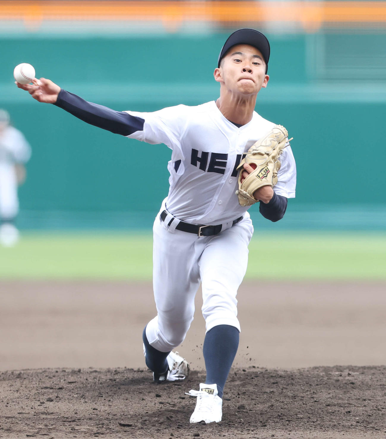 長崎日大対龍谷大平安　力投する龍谷大平安先発の桑江（撮影・宮地輝）