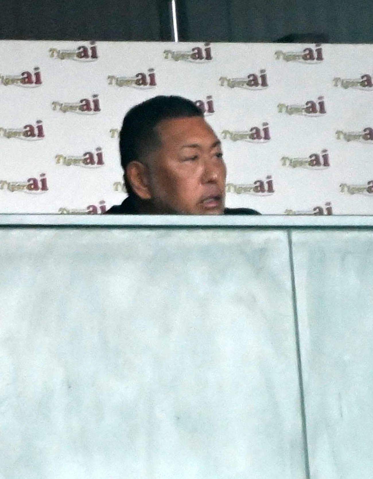仙台育英対慶応　息子の慶応・清原勝児選手の応援に駆けつけた清原和博氏（撮影・前岡正明）