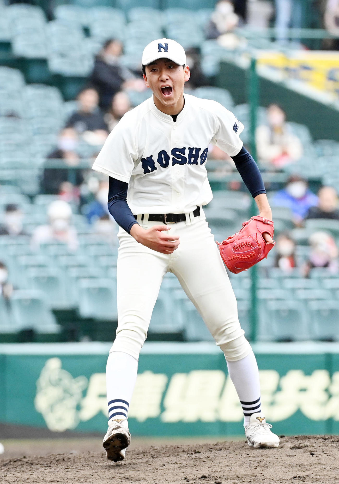 石橋対能代松陽　石橋を完封し、喜ぶ能代松陽・森岡（撮影・前岡正明）