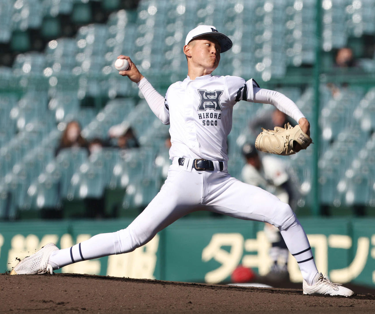 光対彦根総合　力投する彦根総合先発の勝田（撮影・宮地輝）