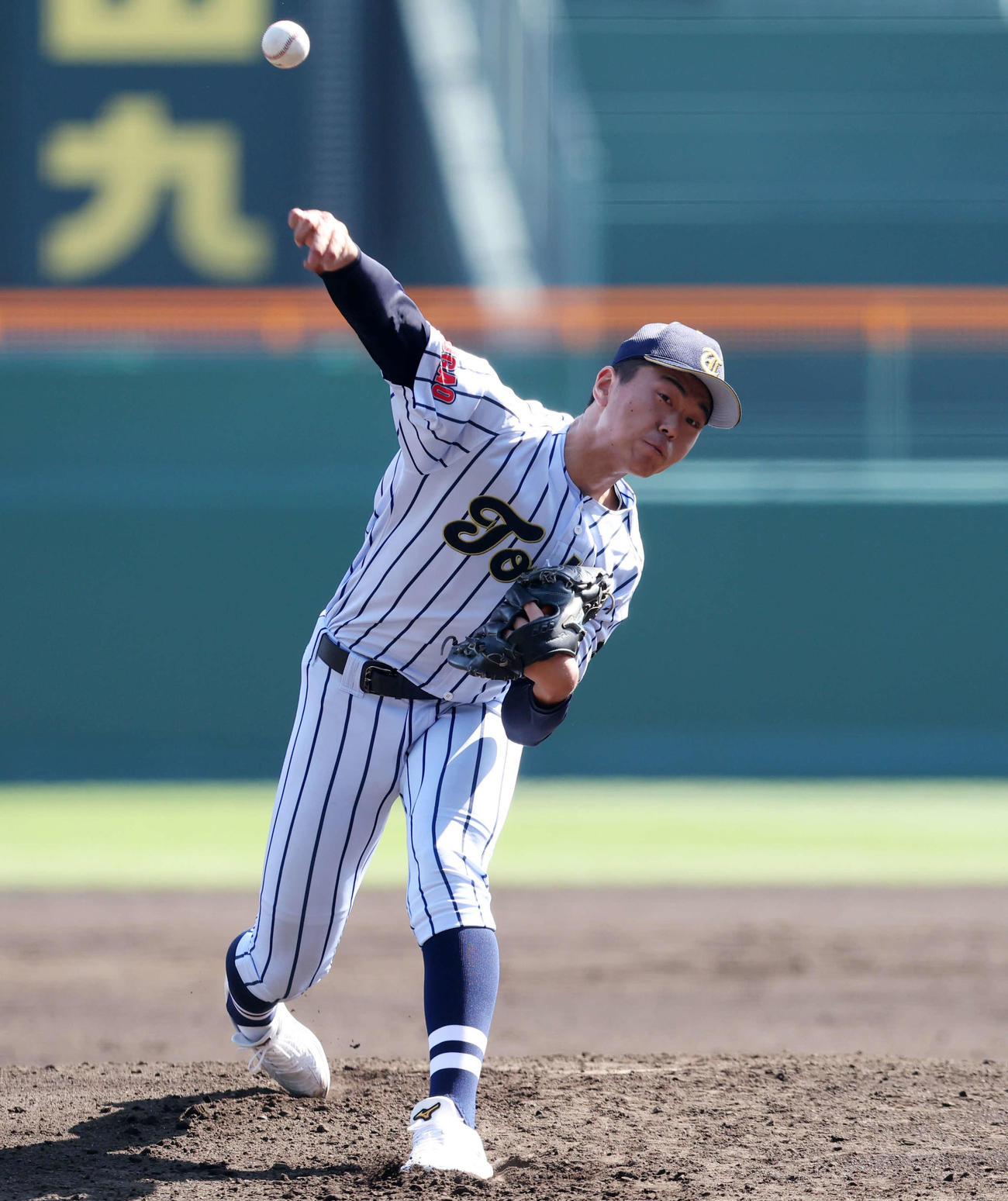 城東対東海大菅生　力投する東海大菅生先発の宮本（撮影・宮地輝）