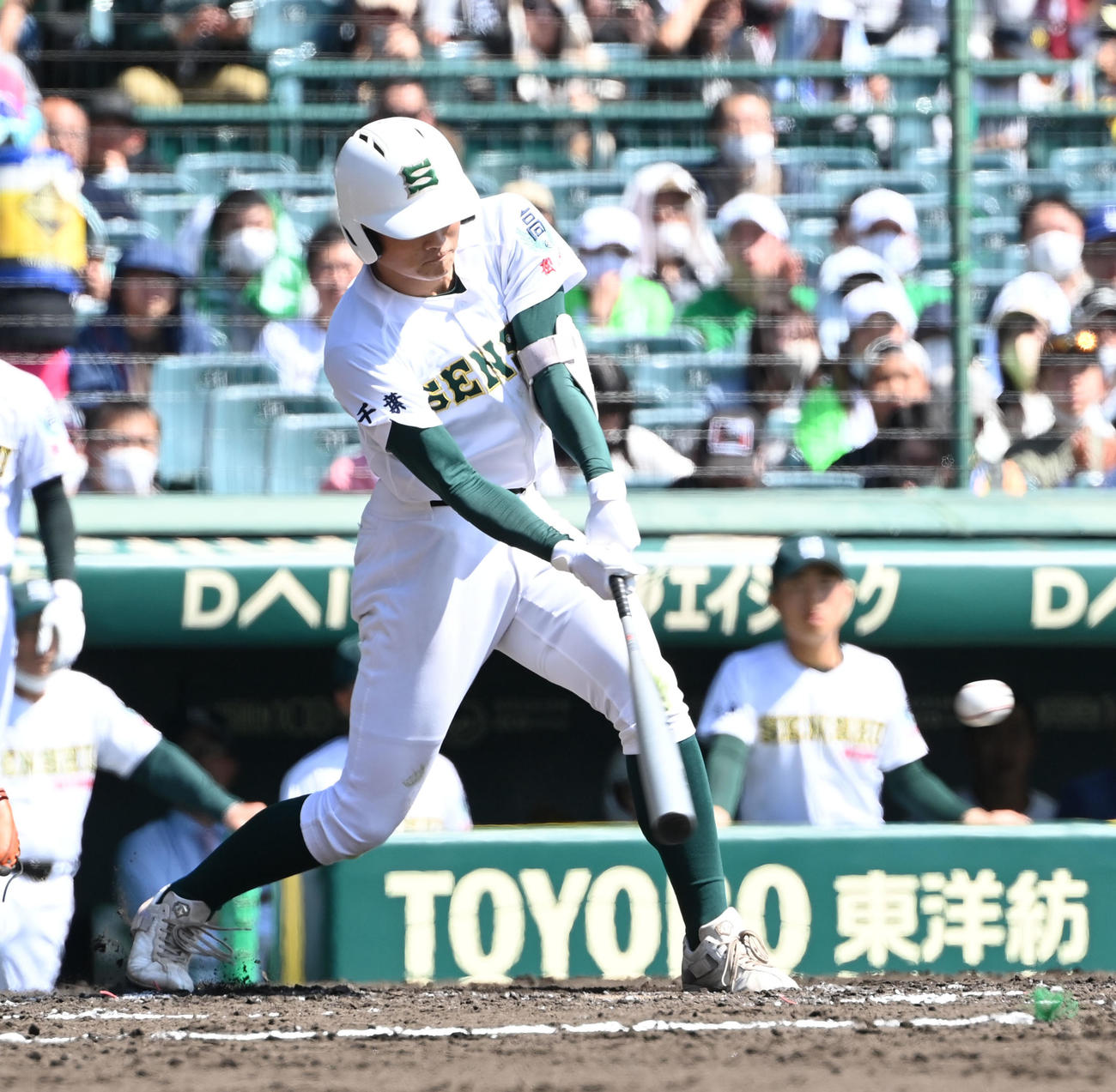 常葉大菊川対専大松戸　1回裏専大松戸1死満塁、中前適時打を放つ太田（撮影・和賀正仁）